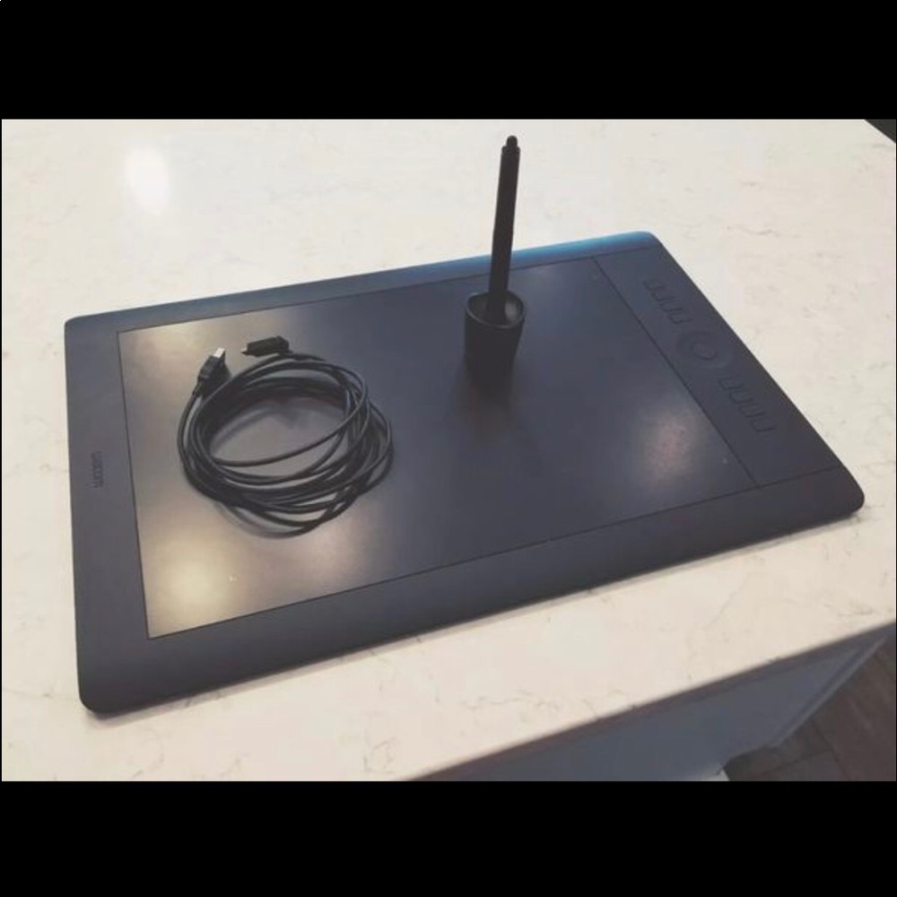 Intuos Pro Wacom tablet medium size